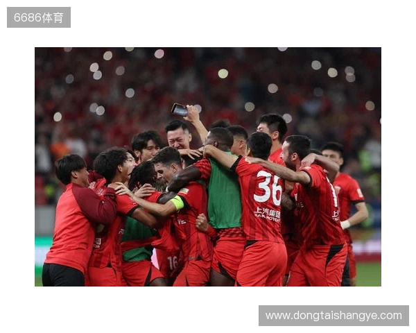 三连冠!上海海港加冕2025赛季中超冠军,摘下队史中超第四星 三连冠!上海海港加冕2025赛季中超冠军,摘下队史中超第四星