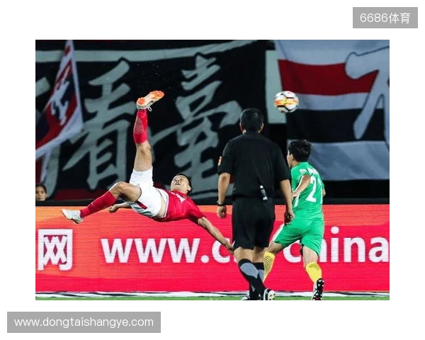 完美融入!廷伯:埃泽上演帽子戏法不是巧合,他很努力性格也很好 完美融入!廷伯:埃泽上演帽子戏法不是巧合,他很努力性格也很好